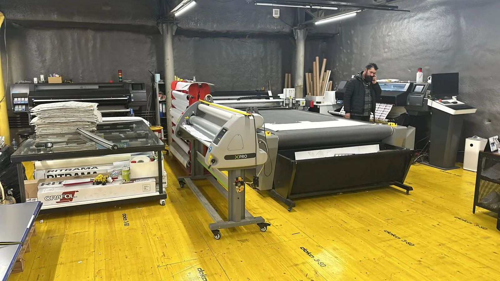 Zona de print cu imprimantele de format mare
