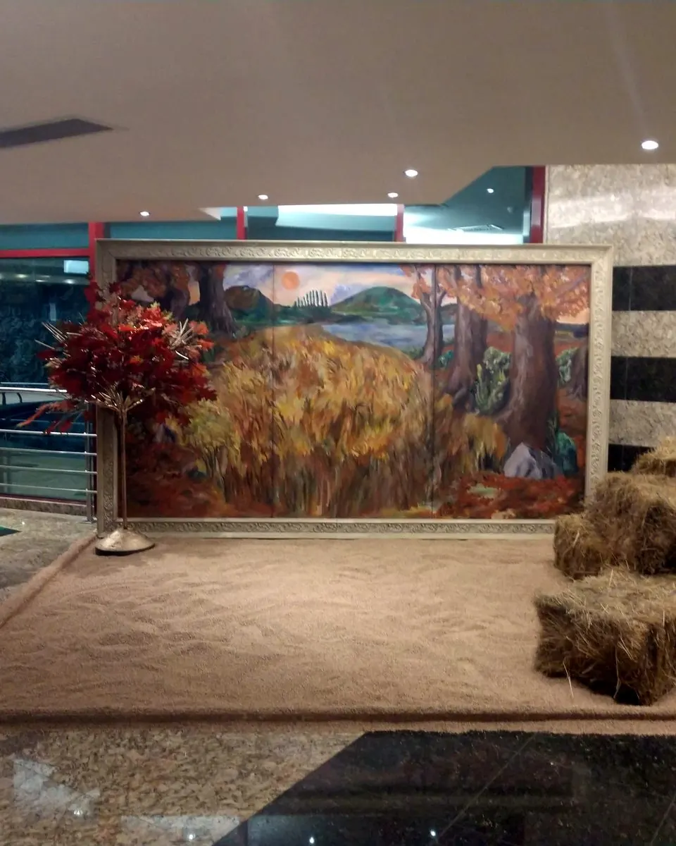 Decor cu tablou pictat — prin Publicis