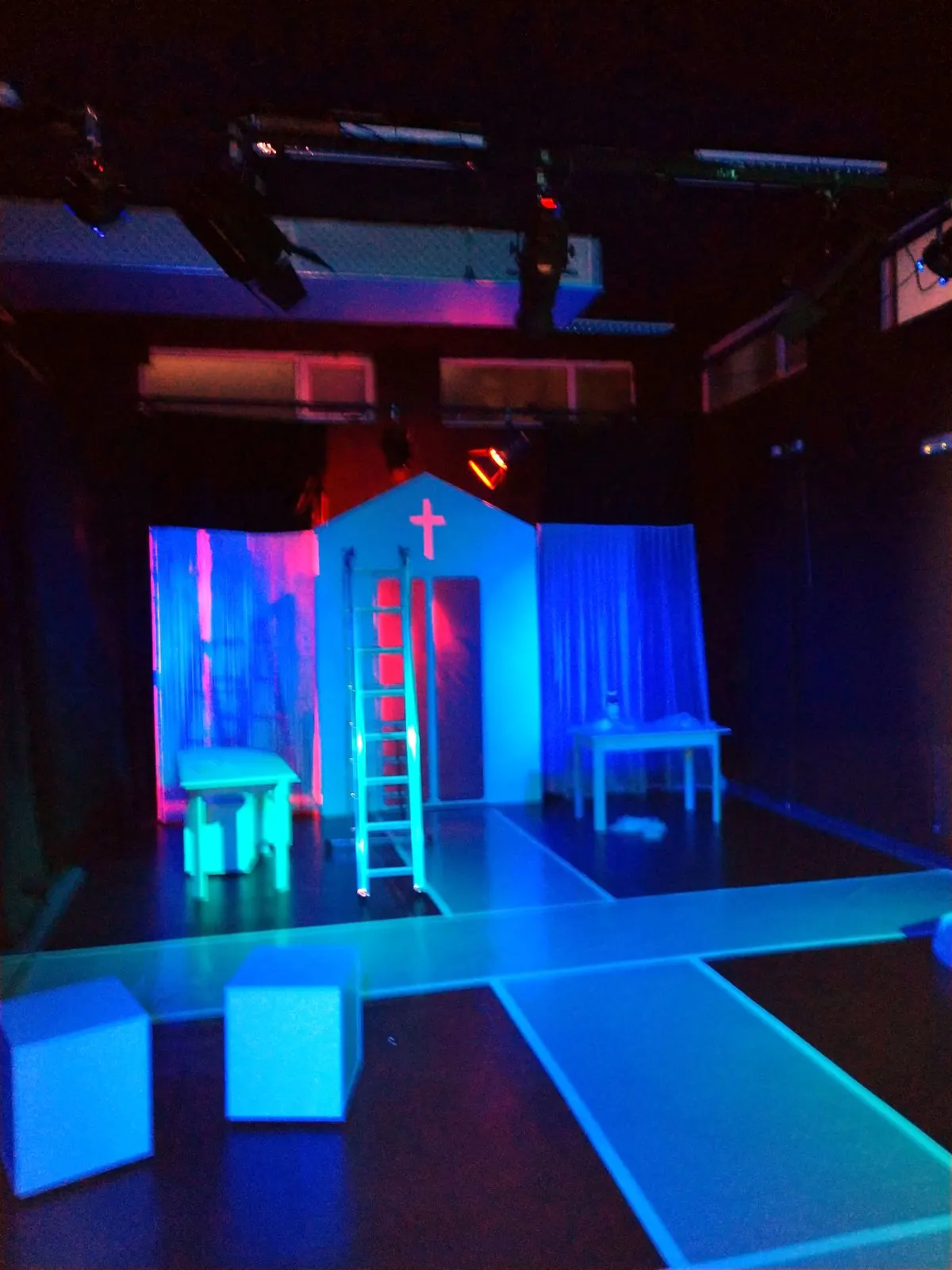 Theatre set — image 1