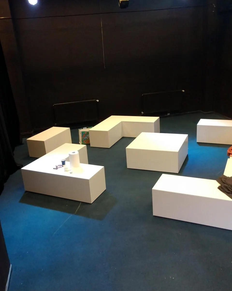 Decor de teatru „Cadran” — [teatru]