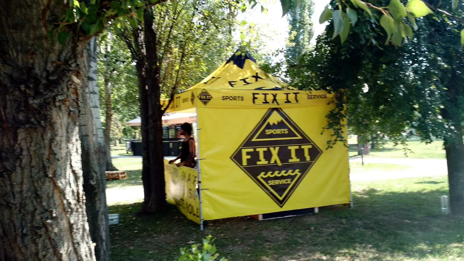 Stand service Fix It — imagine 1