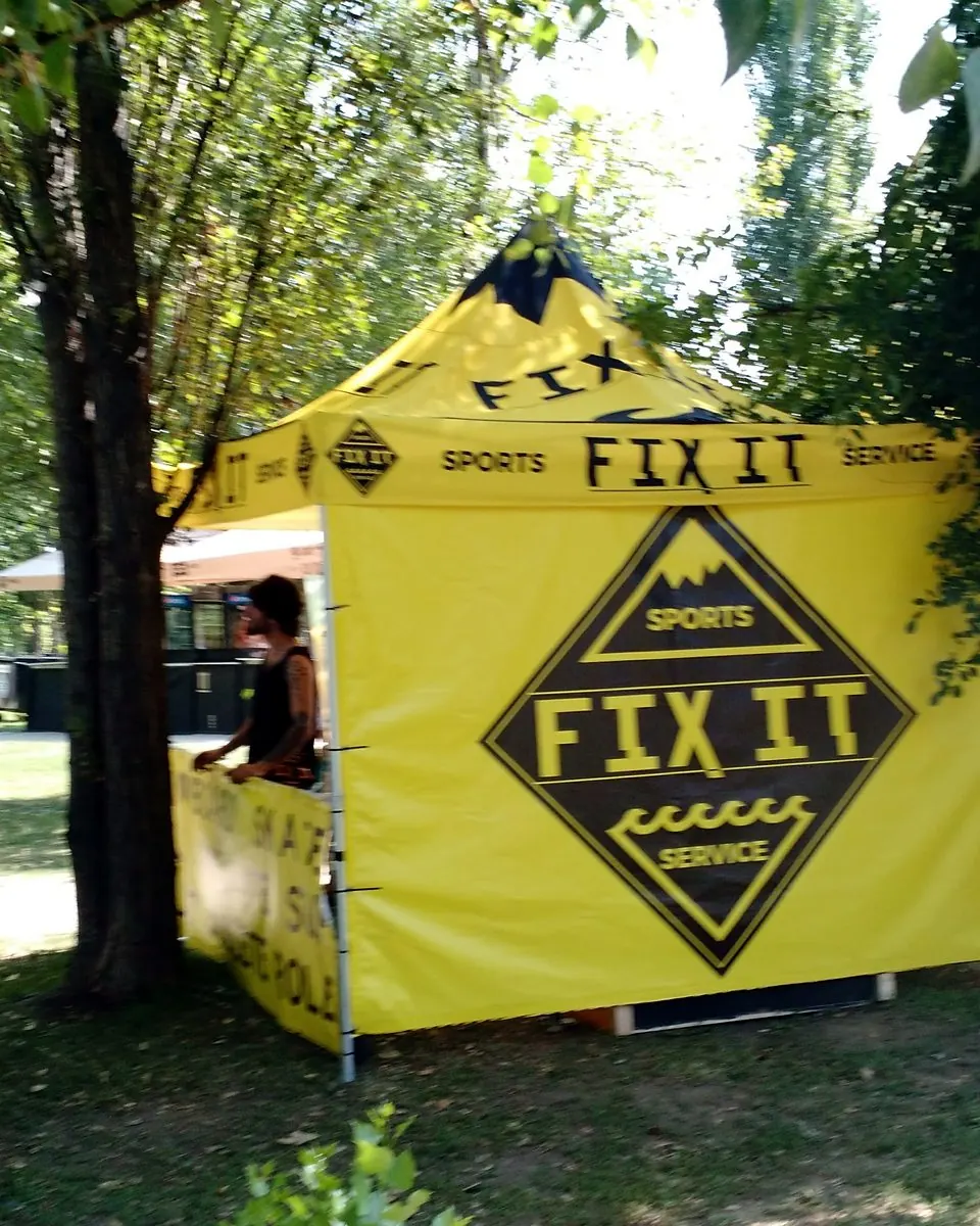 Stand service Fix It — Fix It