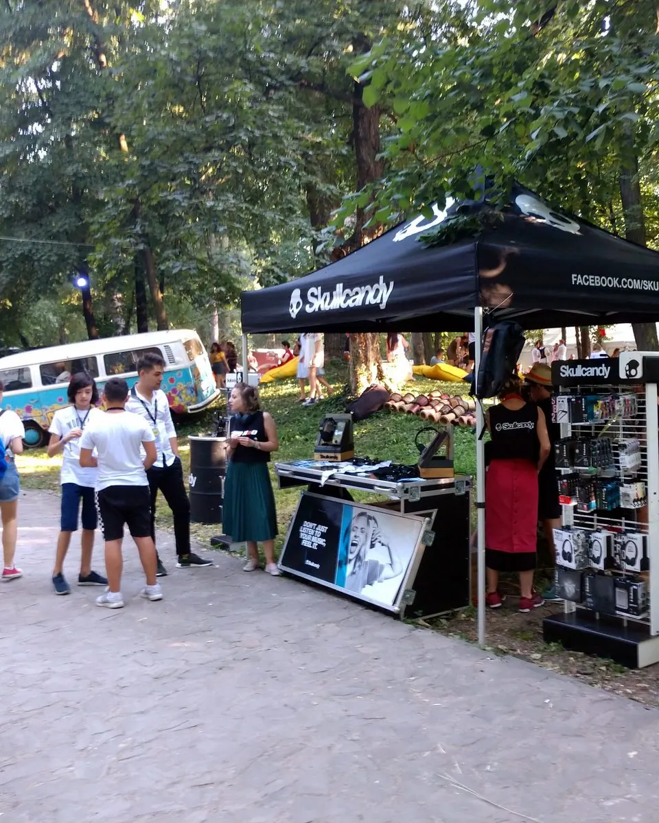 Stand Skullcandy la festival — Skullcandy · H2O